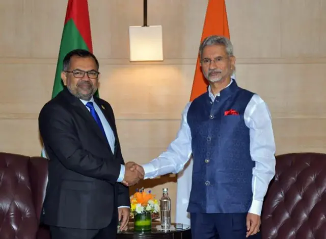 मालदीवच्या परराष्ट्र मंत्र्यांसोबत एस जयशंकर