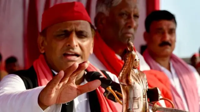 अखिलेश यादव