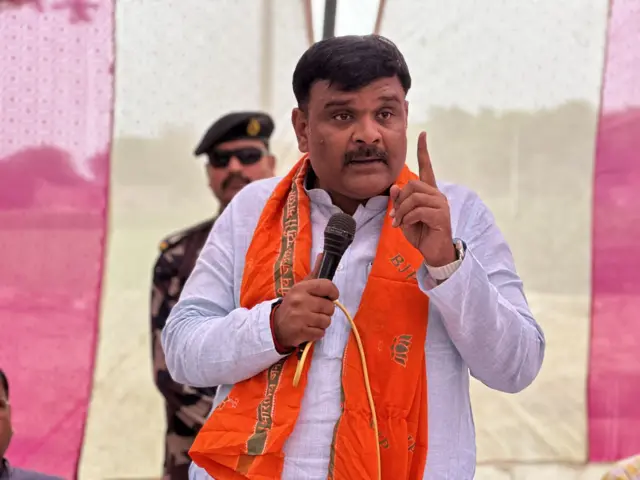 कन्नौज से बीजेपी उम्मीदवार सुब्रत पाठक