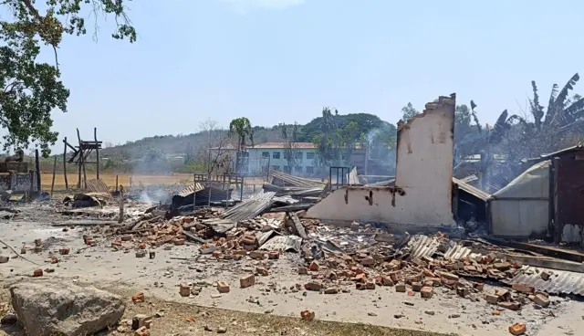 လေကြောင်းတိုက်ခိုက်ခံခဲ့ရတဲ့ ဝဲကြီးထောင့်ကျေးရွာ အခြေအနေ