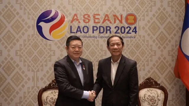 အာဆီယံအထွေထွေအတွင်းရေးမှူးချုပ်(ဝဲဘက်)နဲ့ မြန်မာနိုင်ငံဆိုင်ရာအာဆီယံအထူးသံတမန်