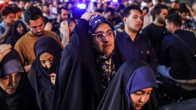 تجمع حامیان حکومت در میدان ولیعصر