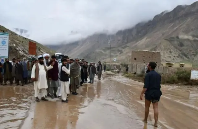 अफ़ग़ानिस्तान के उत्तरी और केंद्रीय इलाके बाढ़ से जूझ रहे हैं