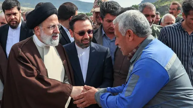 نفر سمت چپ ابراهیم رئیسی