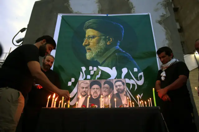 من مراسم تأبين الرئيس
