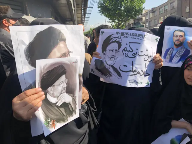 من الحشود الحاضرة للتشييع في طهران اليوم