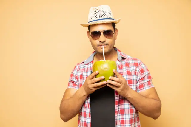 कडक उन्हाळ्यात फक्त पाणी पिऊन चालणार नाही, 'या' गोष्टींकडेही लक्ष द्या