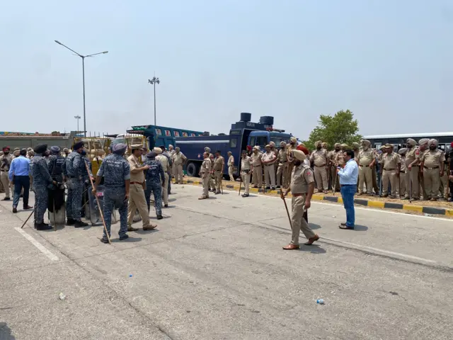 पीएम मोदी के पंजाब दौरे के बीच सुरक्षा के कड़े इंतजाम हैं.