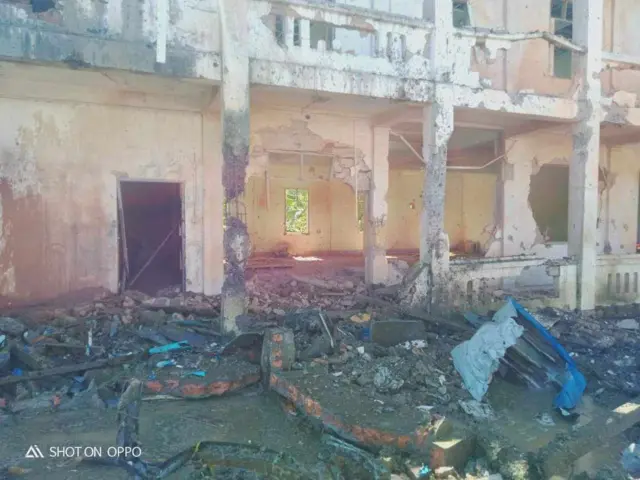 လေကြောင်းတိုက်ခိုက်ခံရပြီးနောက် မြောက်ဦးထွေအုပ်ရုံးမြင်ကွင်း