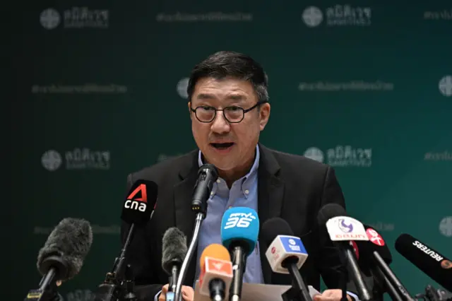 अस्पताल के निदेशक समितिवेज़ श्रीनाकारिन