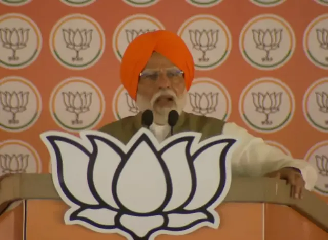 नरेंद्र मोदी