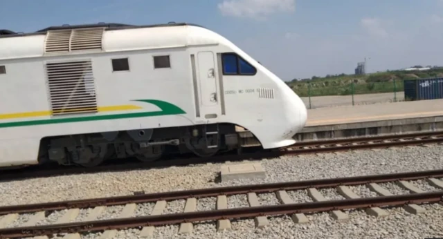 Ụgbọoloko si Kaduna aga Abuja agbapụla n’okporoigwe