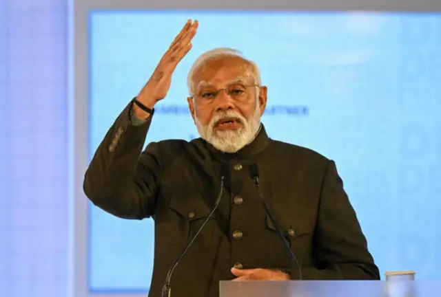 नरेंद्र मोदी
