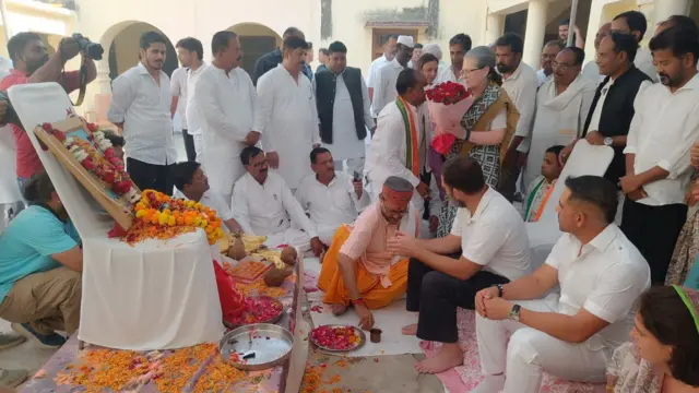 पूजा करते राहुल गांधी