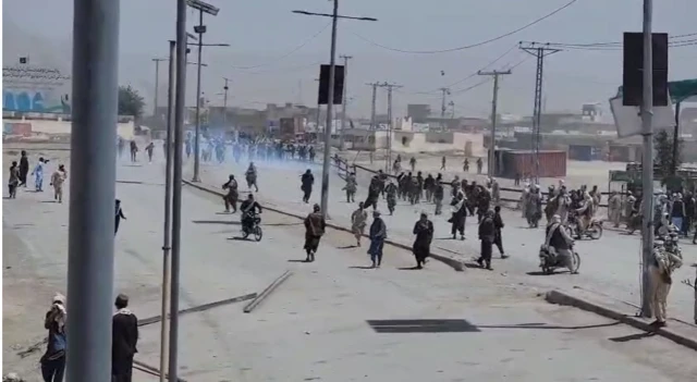 چمن میں مظاہرین اور سیکورٹی فورسز کے درمیان جھڑپ