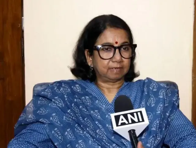 काँग्रेस उमेदवार सुचरिता मोहंतींनी पक्षाला तिकीट परत केलं