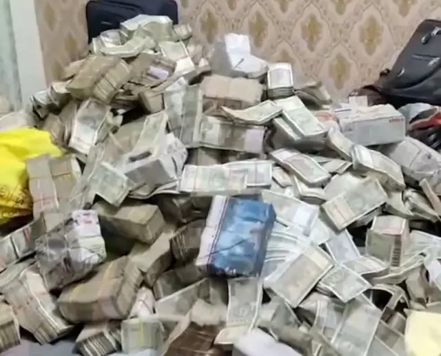 रांची में कई जगहों पर कैश की बरामदी का दावा