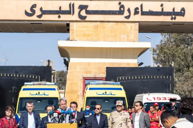 معبر رفح الحدودي بين مصر وغزة