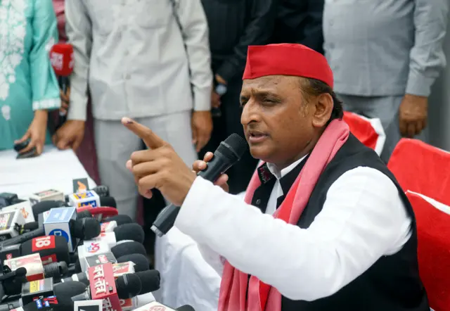 अखिलेश यादव