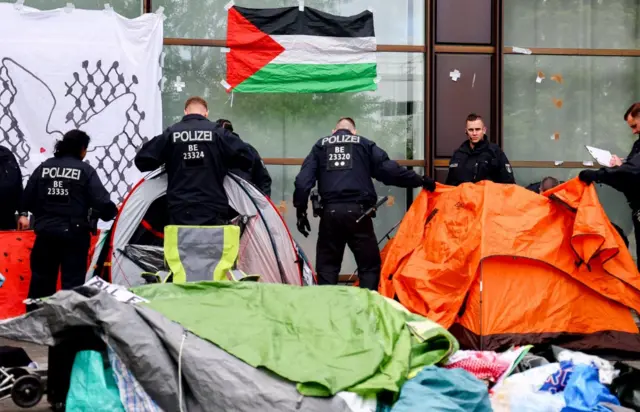 طلاب يحتاجون في ألمانيا تضامنا مع الفلسطينيين