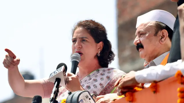 प्रियंका गांधी और केएल शर्मा