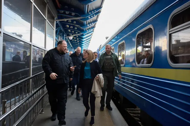 роберта метсола на вокзале в киеве