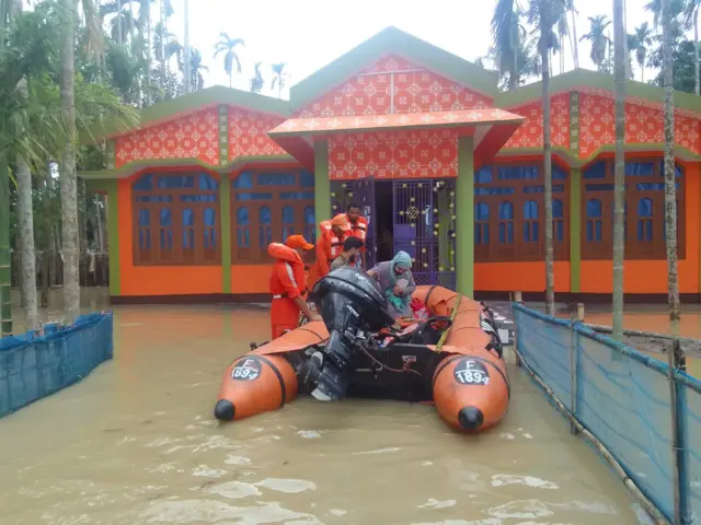 असम में राहत-बचाव अभियान जारी है.