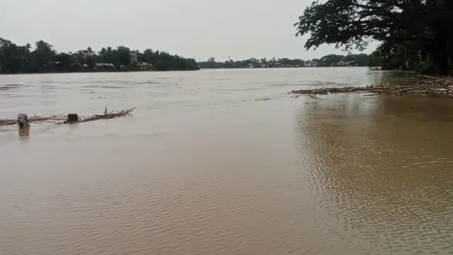 असम-मणिपुर के 815 गांव बाढ़ की चपेट में हैं.
