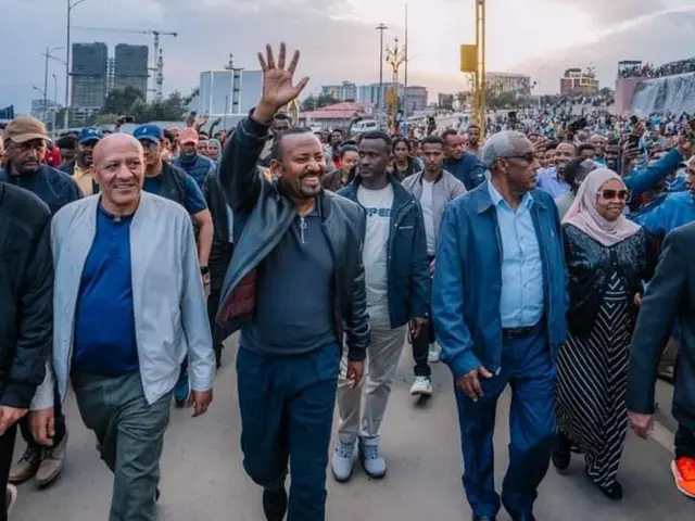 MM Abiy aanga'oota olaanoo waliin hojii misooma koriidarii Finfinnee yeroo daawwatanitti