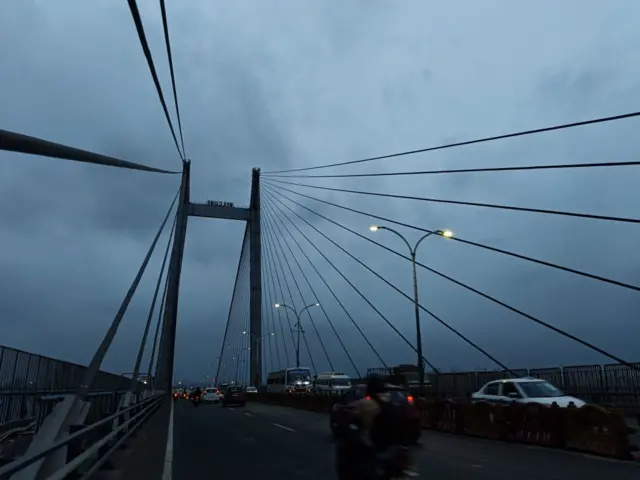 मुंबई शहर आणि उपनगरात साधारणपणे ढगाळ आकाश तसंच गडगडाटासह मध्यम ते मुसळधार पावसाची शक्यता