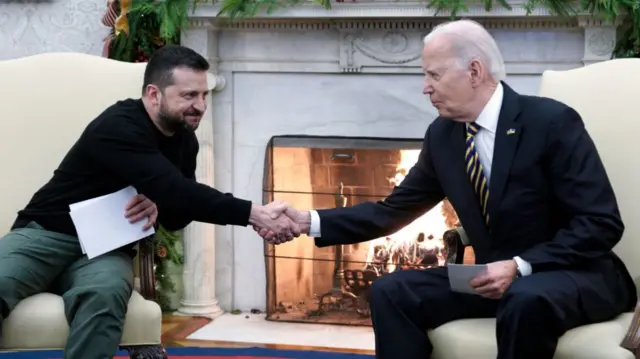 यूक्रेनी राष्ट्रपति वोलोदिमीर ज़ेलेन्स्की और अमेरिकी राष्ट्रपति जो बाइडन