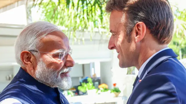 मोदी, फ्रांसीसी राष्ट्रपति इमैनुअल मैक्रों