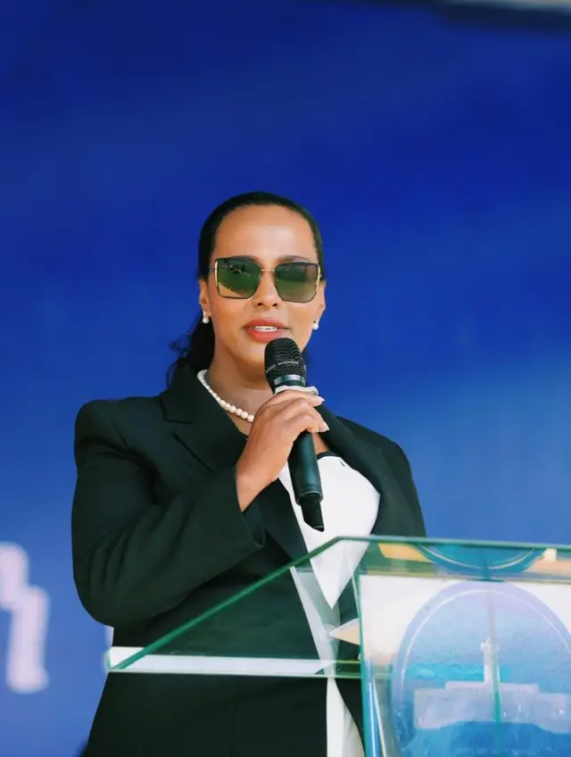 Aadde Adaanech Abeebee, Kantiibaa magaalaa Finfinnee