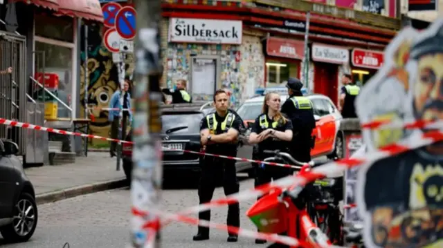 हैम्बर्ग पुलिस ने यूरो कप के मैच से पहले एक अभियान चलाया है