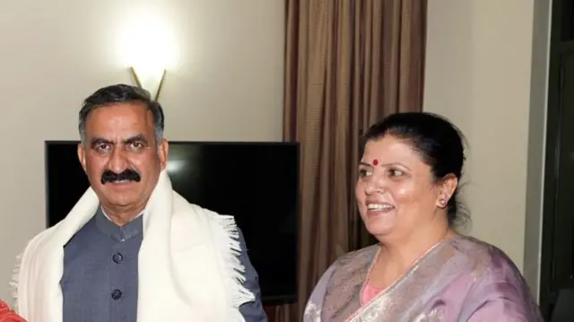 हिमाचल प्रदेश के मुख्यमंत्री सुखविंदर सिंह सुक्खू और उनकी पत्नी कमलेश ठाकुर