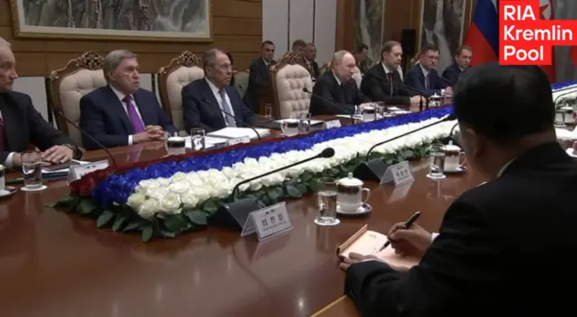 ပူတင်နဲ့ ကင်တို့ရဲ့ ဆွေးနွေးပွဲ မြင်ကွင်း