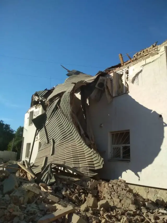 Поврежденное здание во Львове