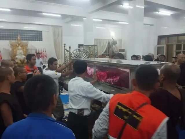 ပဲခူးမြို့၊ ဝင်းနိမ္မိတာရုံကျောင်းတိုက်မှာ ပြန်အပူဇော်ဖို့ ရောက်ရှိလာတဲ့ ဘဒ္ဒန္တမုနိန္ဒာဘိဝံသ ရုပ်ကလာပ်