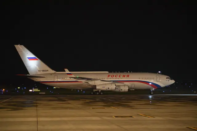 Chuyên cơ chở ông Putin tại sân bay Nội Bài