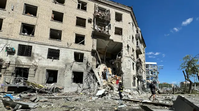 Поврежденный дом в Харькове 22 июня 2024 года