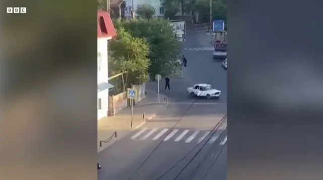 Ihe onyonyo gosiri ebe ihe ahụ mere.