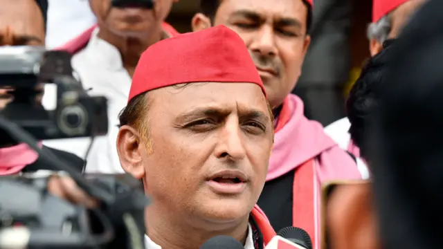 अखिलेश यादव