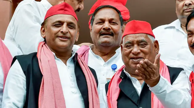 अखिलेश यादव और अवधेश प्रसाद