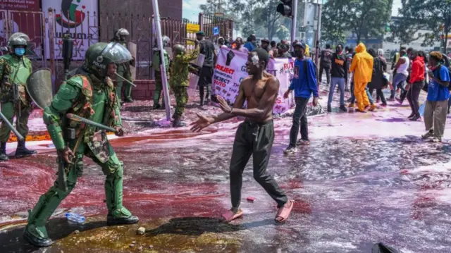 टैक्स में बढ़ोतरियों को लेकर कीनिया में हो रहे हैं हिंसक प्रदर्शन