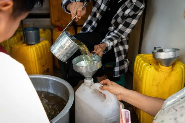 ဆီတင်သွင်းတဲ့ကုမ္ပဏီ ၈ ခုကို အမည်ပျက်စာရင်းသွင်း