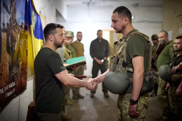 Зеленский во время поездки в Донецкую область