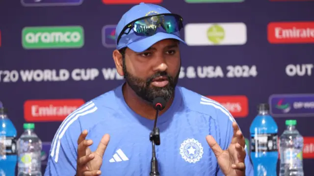 भारतीय क्रिकेट टीम के कप्तान रोहित शर्मा