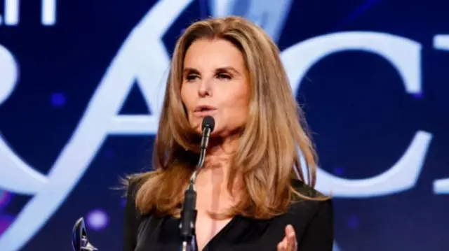 ကယ်လီဖိုးနီးယား ပြည်နယ်အုပ်ချုပ်ရေးမှူးမင်းသားအာနိုးရဲ့ ကတော်ဟောင်းဖြစ်ပြီး၊ ဂျွန်အက်ဖ်ကနက်ဒီရဲ့ တူမဖြစ်သူ မာရီယာ ရှရီဗာ