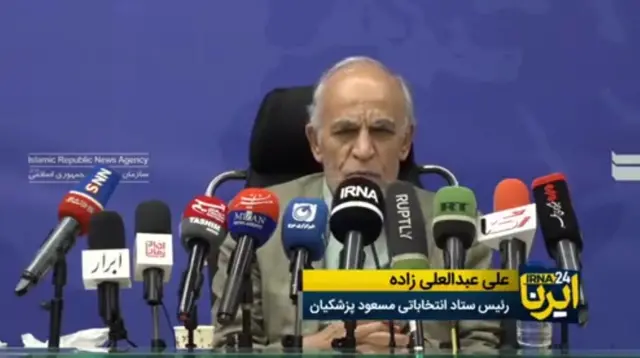 علی عبدالعلی‌زاده رئیس ستاد انتخاباتی مسعود پزشکیان در نشستی خبری