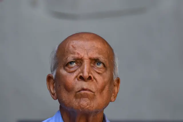 शेअर बाजारात मोठी घसरण